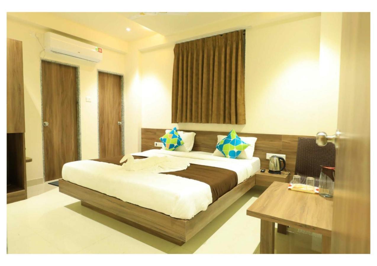 Hotel Scintilla Somnāth Extérieur photo